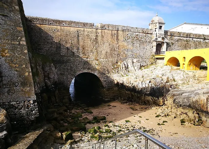 Peniche's Blue & Yellow Appartement