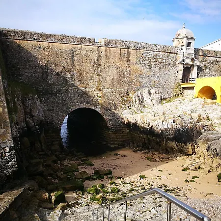Peniche's Blue & Yellow Διαμέρισμα